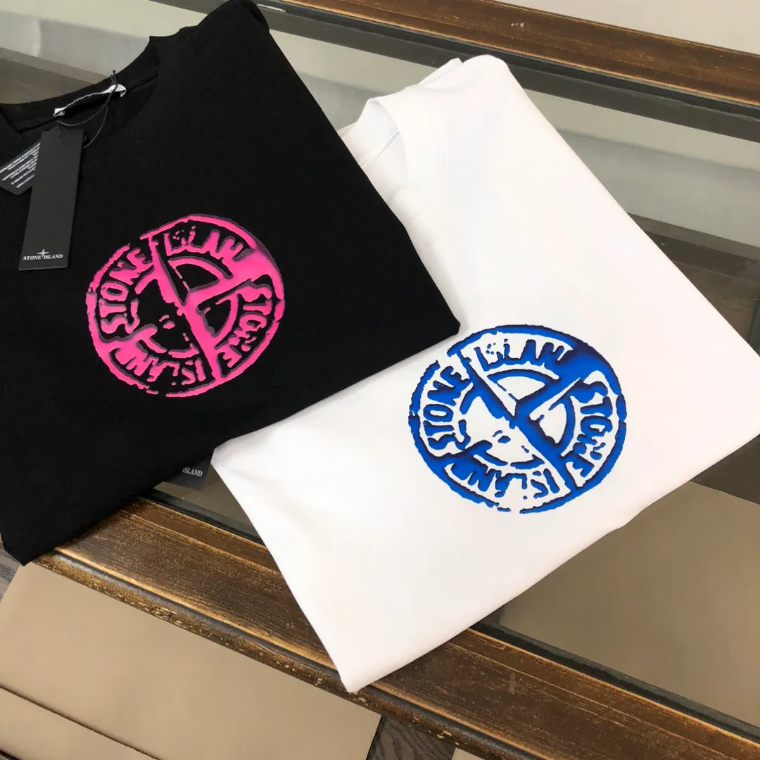 P180 Stone Island Stone Island 2025 latest T-shirt, couple style ~ Original order, stylish and casual short T-shirt, specially made of customized cotton fabric ~ Cotton T-shirt ~ Pre-washed to prevent deformation and shrinkage problem, more comfortable and breathable on the body ~ All available from stock ~ Unique design style, trendy must-have item, complete with three standards 👍 Color: black/white Size: S M L XL (larger version, please indicate your height and weight when placing an order)
